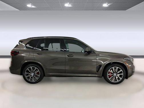 Manhattan Green Metallic 2026 BMW X5 PHEV xDrive50e
