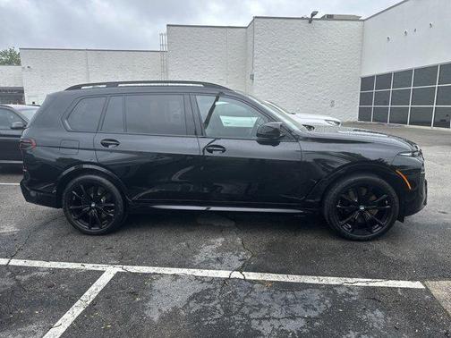 2025 BMW X7 M60i