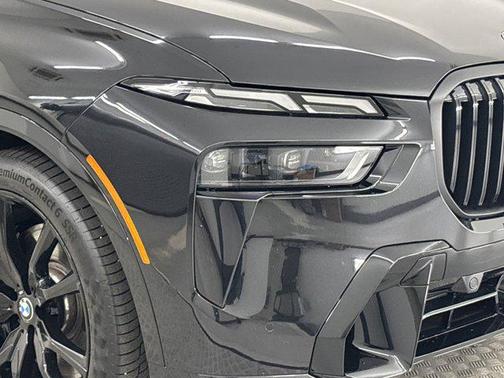 2025 BMW X7 M60i