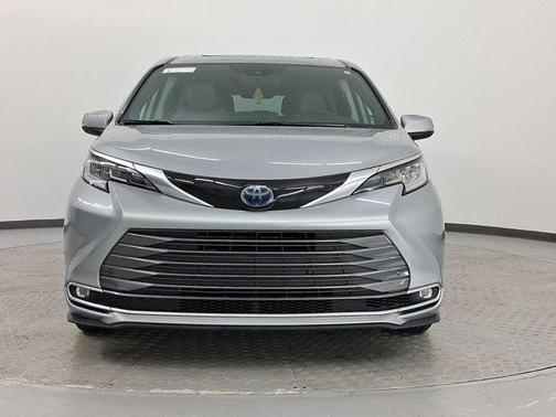 2021 Toyota Sienna Limited 7-Passenger