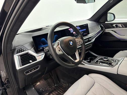 Black Sapphire Metallic 2024 BMW X7 xDrive40i