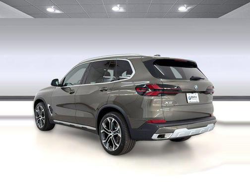 Manhattan Green Metallic 2026 BMW X5 xDrive40i