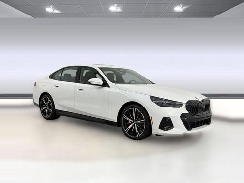 Alpine White 2027 BMW 530 i
