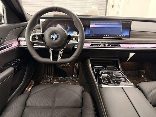 2025 BMW 740 i