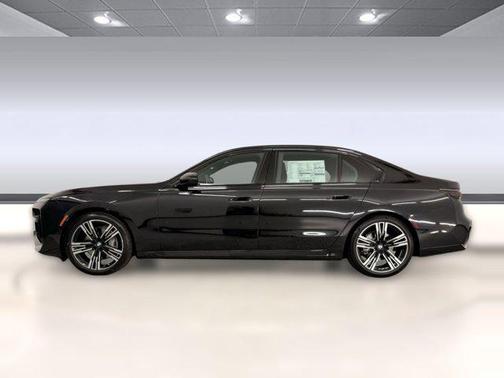 2025 BMW 740 i