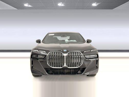 2025 BMW 740 i
