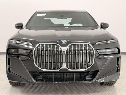 2025 BMW 740 i