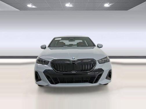 Brooklyn Grey Metallic 2026 BMW 530 530i