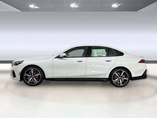 Mineral White Metallic 2027 BMW 530 i