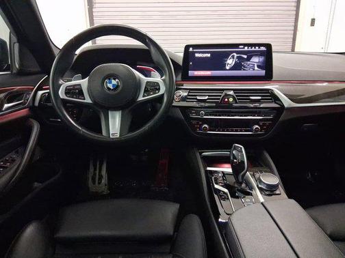 2021 BMW 530 530i