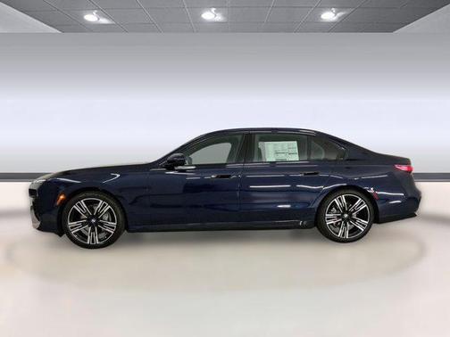 2026 BMW 740 740i