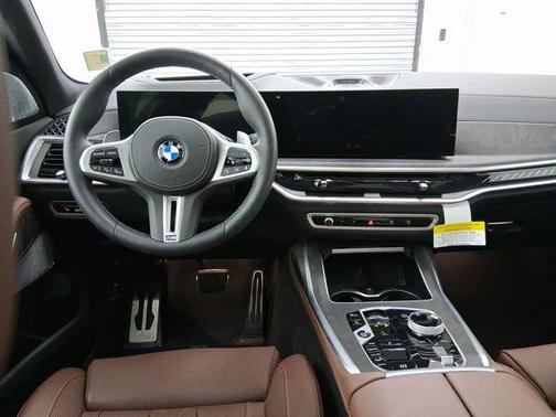 2025 BMW X7 M60i