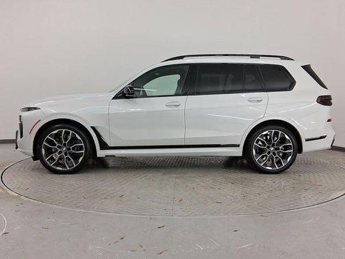 2025 BMW X7 M60i