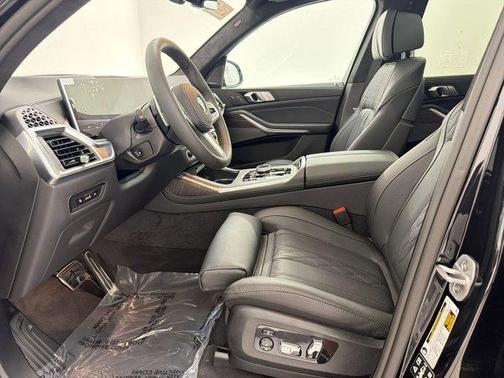 Black Sapphire Metallic 2026 BMW X7 xDrive40i