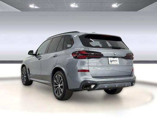 Skyscraper Grey Metallic 2026 BMW X5 xDrive40i