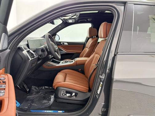 Dravit Grey Metallic 2027 BMW X7 M60i