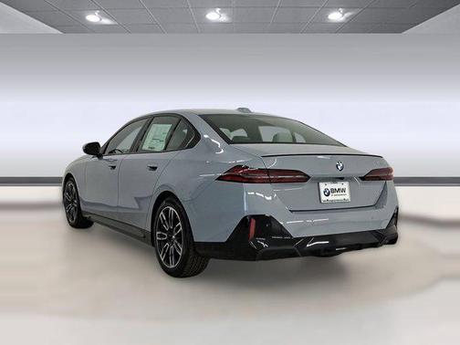 Brooklyn Grey Metallic 2026 BMW 530 530i