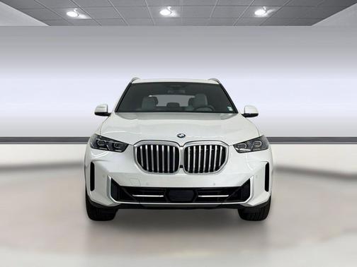 Mineral White Metallic 2024 BMW X5 sDrive40i
