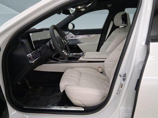 Mineral White Metallic 2026 BMW 740 740i