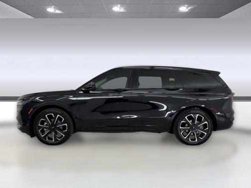 Infinite Black Metallic Clearcoat 2025 Lincoln Nautilus Reserve