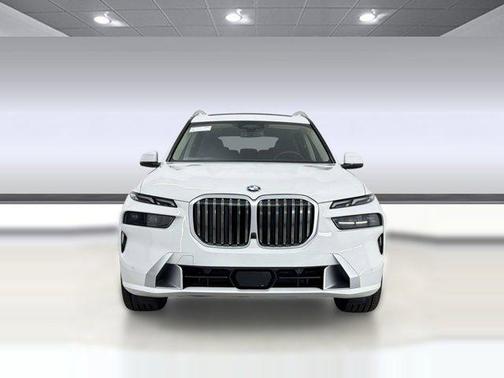 Alpine White 2026 BMW X7 xDrive40i