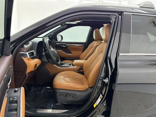 Midnight Black Metallic 2021 Toyota Highlander Platinum