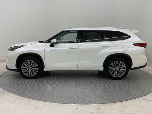 2021 Toyota Highlander Hybrid Platinum