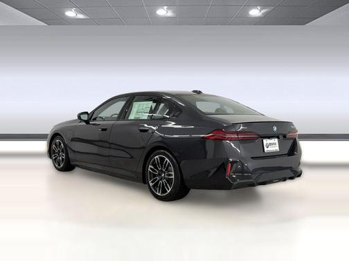 Dark Graphite Metallic 2027 BMW 550e 550e xDrive