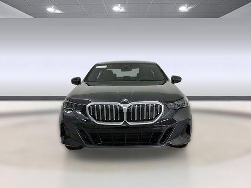 Dark Graphite Metallic 2026 BMW 530 530i