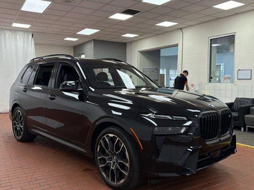 Black Sapphire Metallic 2023 BMW X7 M60i