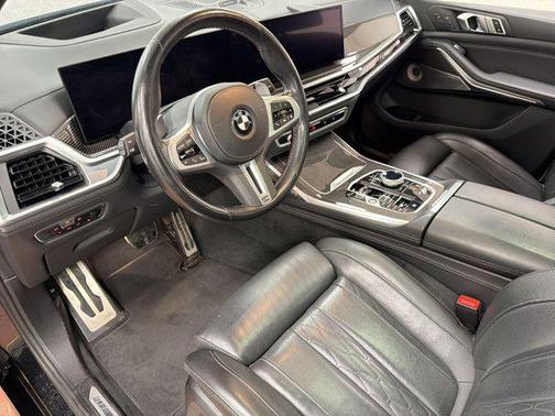 Black Sapphire Metallic 2023 BMW X7 M60i