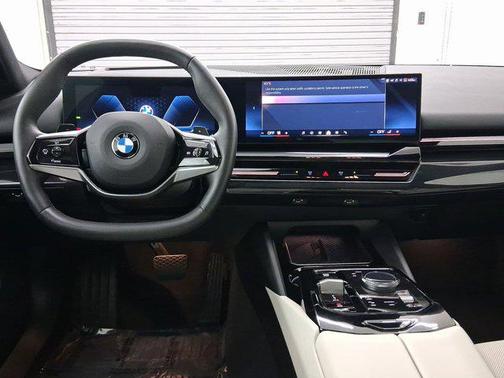 2025 BMW 530 530i