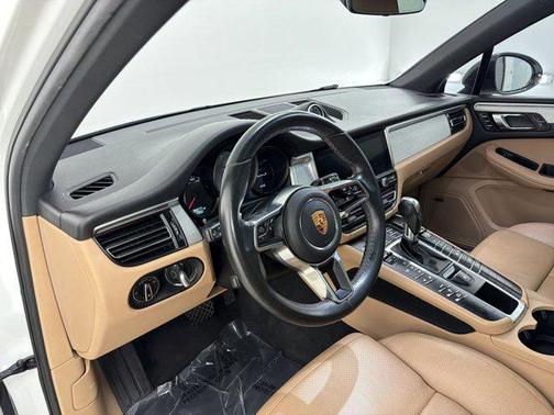White 2019 Porsche Macan Macan