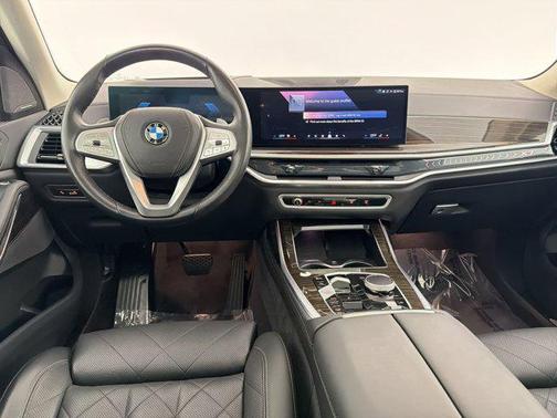 Gray 2025 BMW X7 xDrive40i
