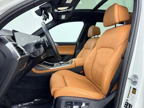 Alpine White 2025 BMW X7 xDrive40i