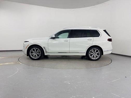 Alpine White 2025 BMW X7 xDrive40i