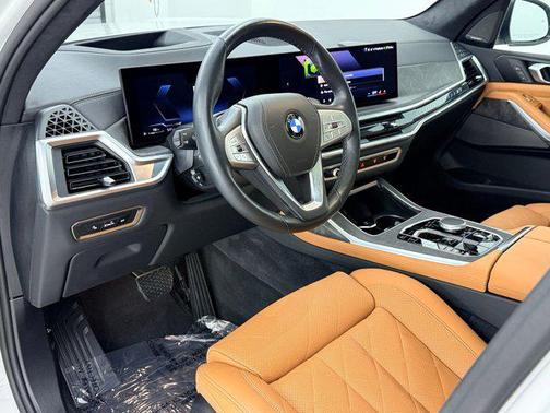 Alpine White 2025 BMW X7 xDrive40i