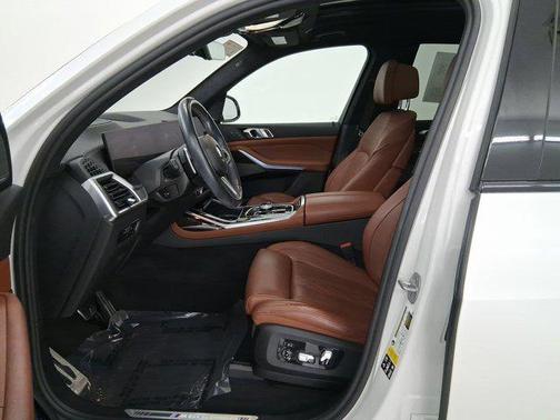 2023 BMW X7 M60i