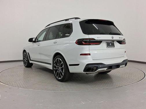 2023 BMW X7 M60i
