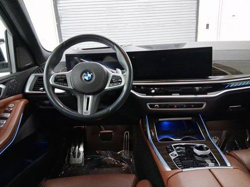 2023 BMW X7 M60i