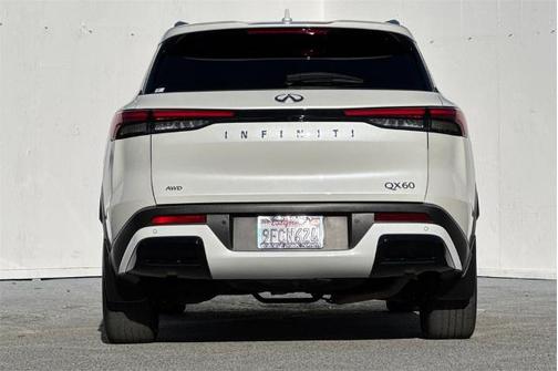 2023 INFINITI QX60 LUXE