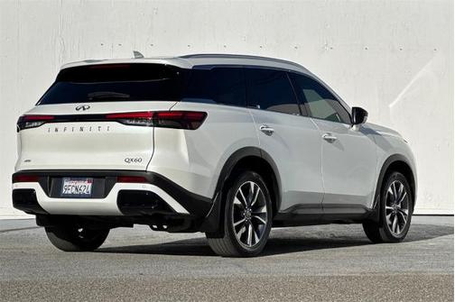 2023 INFINITI QX60 LUXE