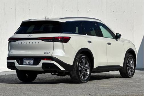 2023 INFINITI QX60 LUXE