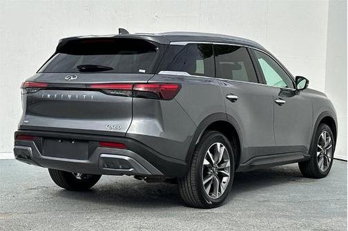 2022 INFINITI QX60 LUXE