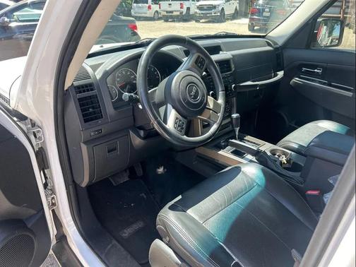 Bright White Clearcoat 2012 Jeep Liberty Limited