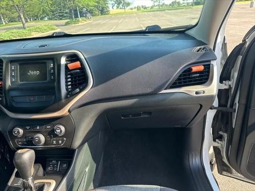 2015 Jeep Cherokee Sport
