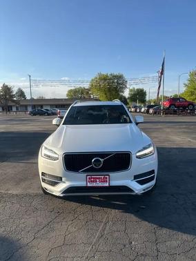 White 2018 Volvo XC90 T6 Momentum