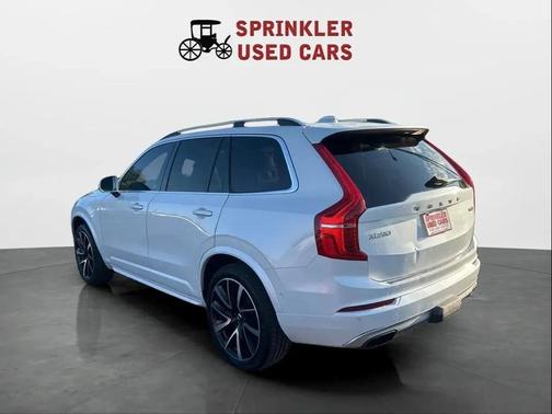 White 2018 Volvo XC90 T6 Momentum