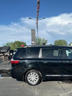 Midnight Black Metallic 2017 Toyota Sienna XLE