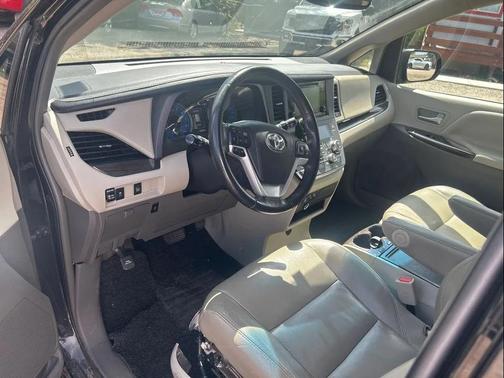 Midnight Black Metallic 2017 Toyota Sienna XLE